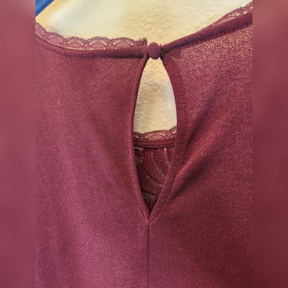 Torrid Burgundy Lace Fitted Blouse Short Sleeve - Picture 11 of 12